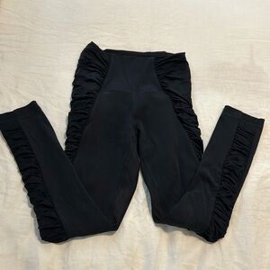 High rise black ruched 7/8 leggings.
